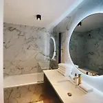 Wonderful Architect Designed Flat With Sea View *