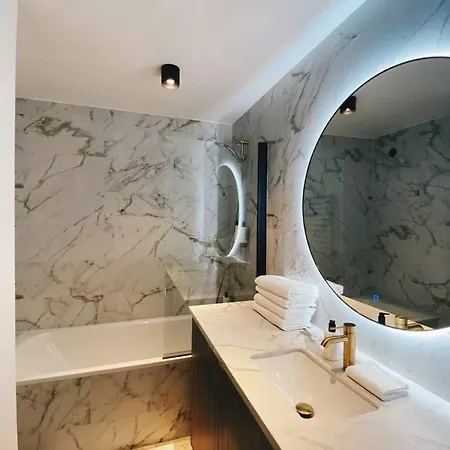 Wonderful Architect Designed Flat With Sea View *