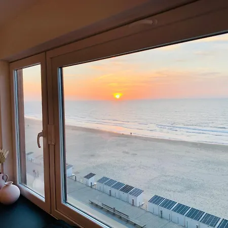 Апартаменты Wonderful Architect Designed Flat With Sea View *