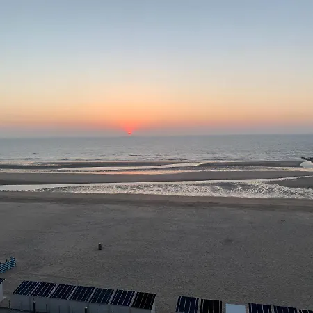 Wonderful Architect Designed Flat With Sea View Lägenhet