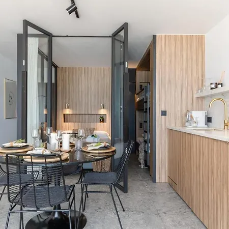 Wonderful Architect Designed Flat With Sea View Апартаменты *