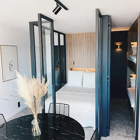 Апартаменты Wonderful Architect Designed Flat With Sea View